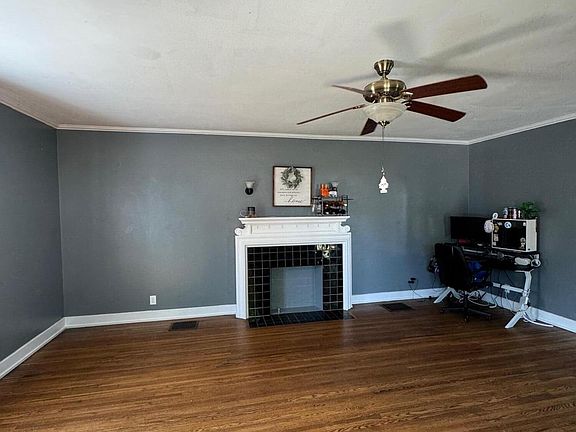 4th image of 317 N Barron St
