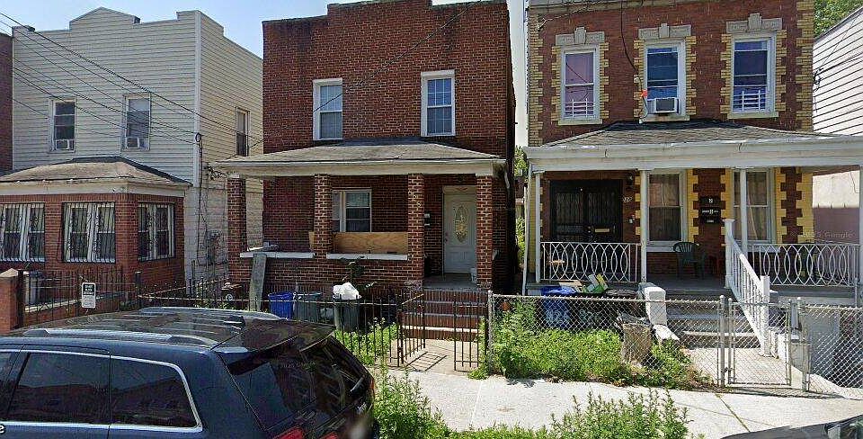 1st image of 828 E 229th St