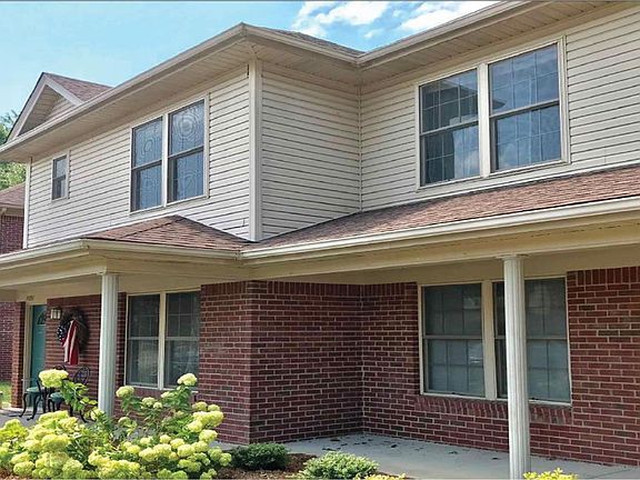 2nd image of 101 Somerset Ct #4