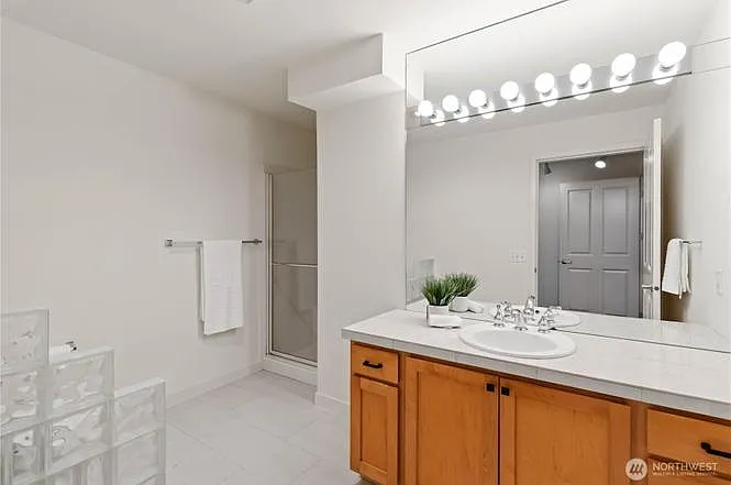 300 110th Ave NE #610 — Photo 13