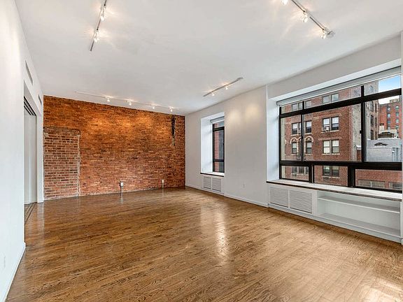 3rd image of 23 E 10th St #501-602