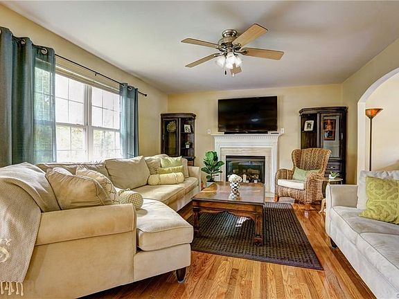 5th image of 1809 Greenwood Glen Dr