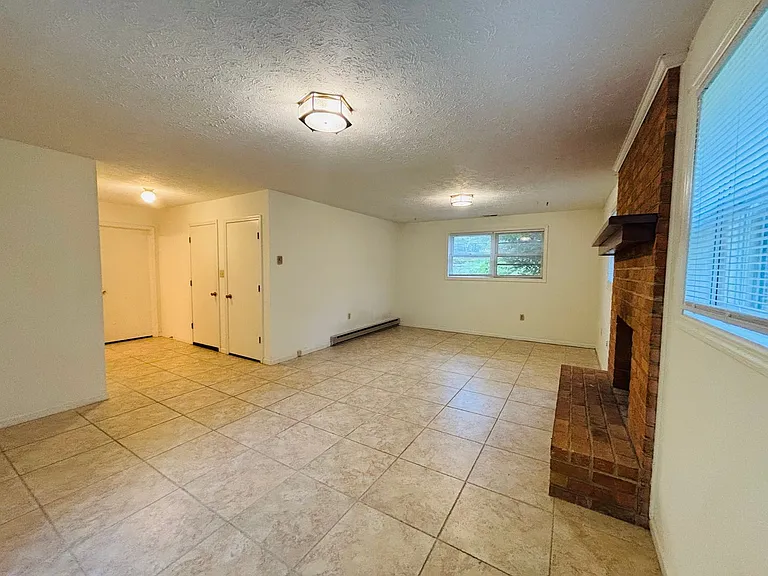 315 Sunset Blvd — Photo 16