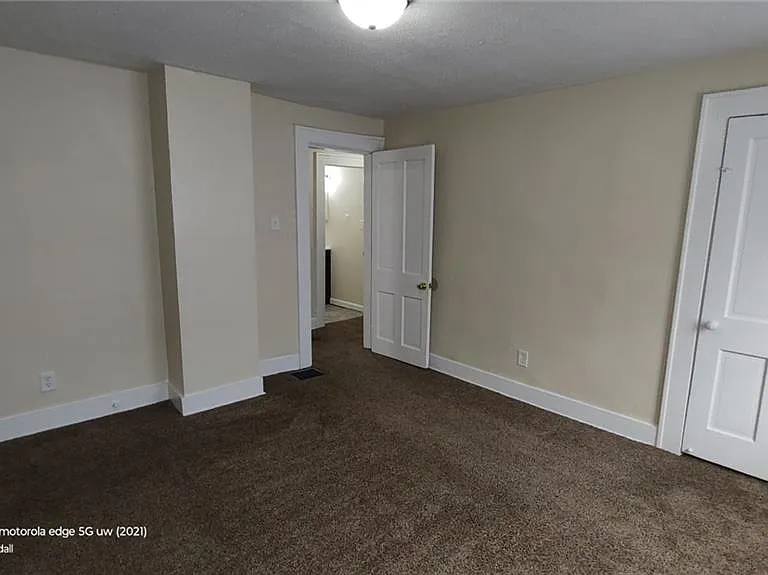 1131 W High St — Photo 12