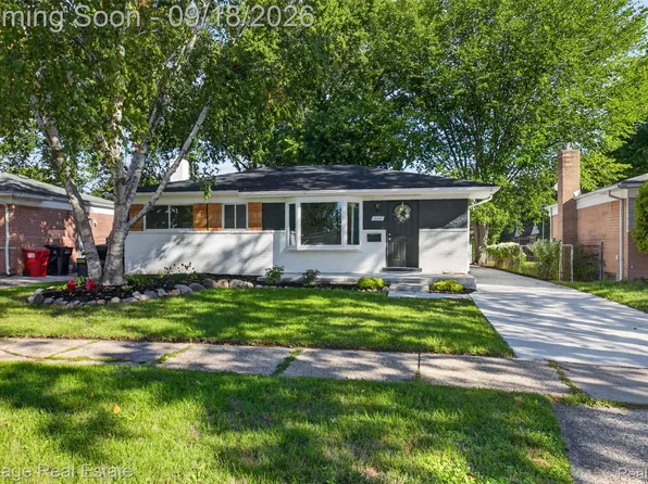 16037 Larkspur St, Roseville, MI 48066