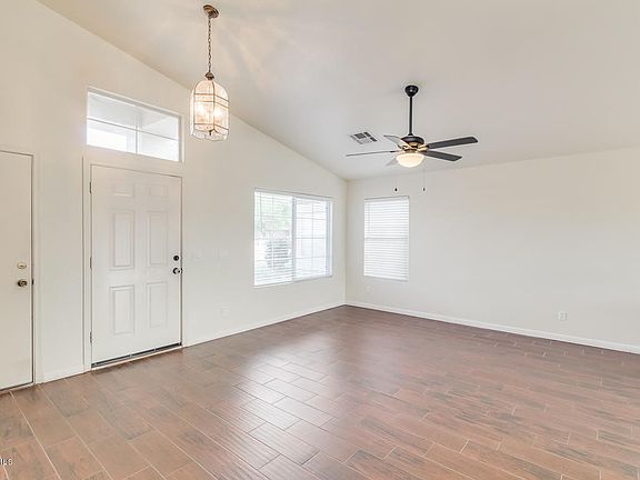 4th image of 9021 W Holly St