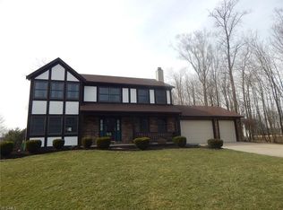 8412 N Bluff Dr, Broadview Heights, OH 44147