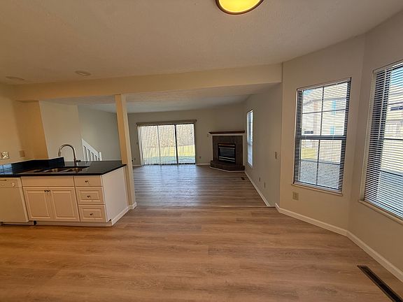 4th image of 1692 Rock Creek Dr