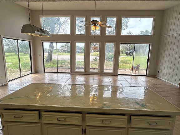 Kiving Room / Kitchen