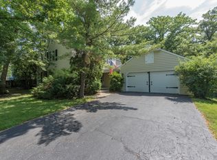 585 S Green Bay Rd, Lake Forest, IL 60045