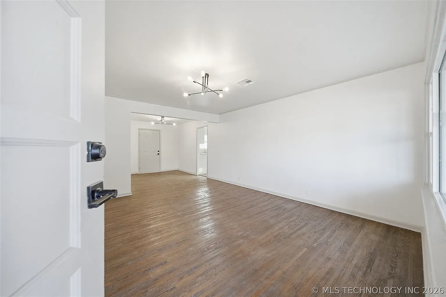 3 bed, 996 sqft, $1,500 — Photo 3