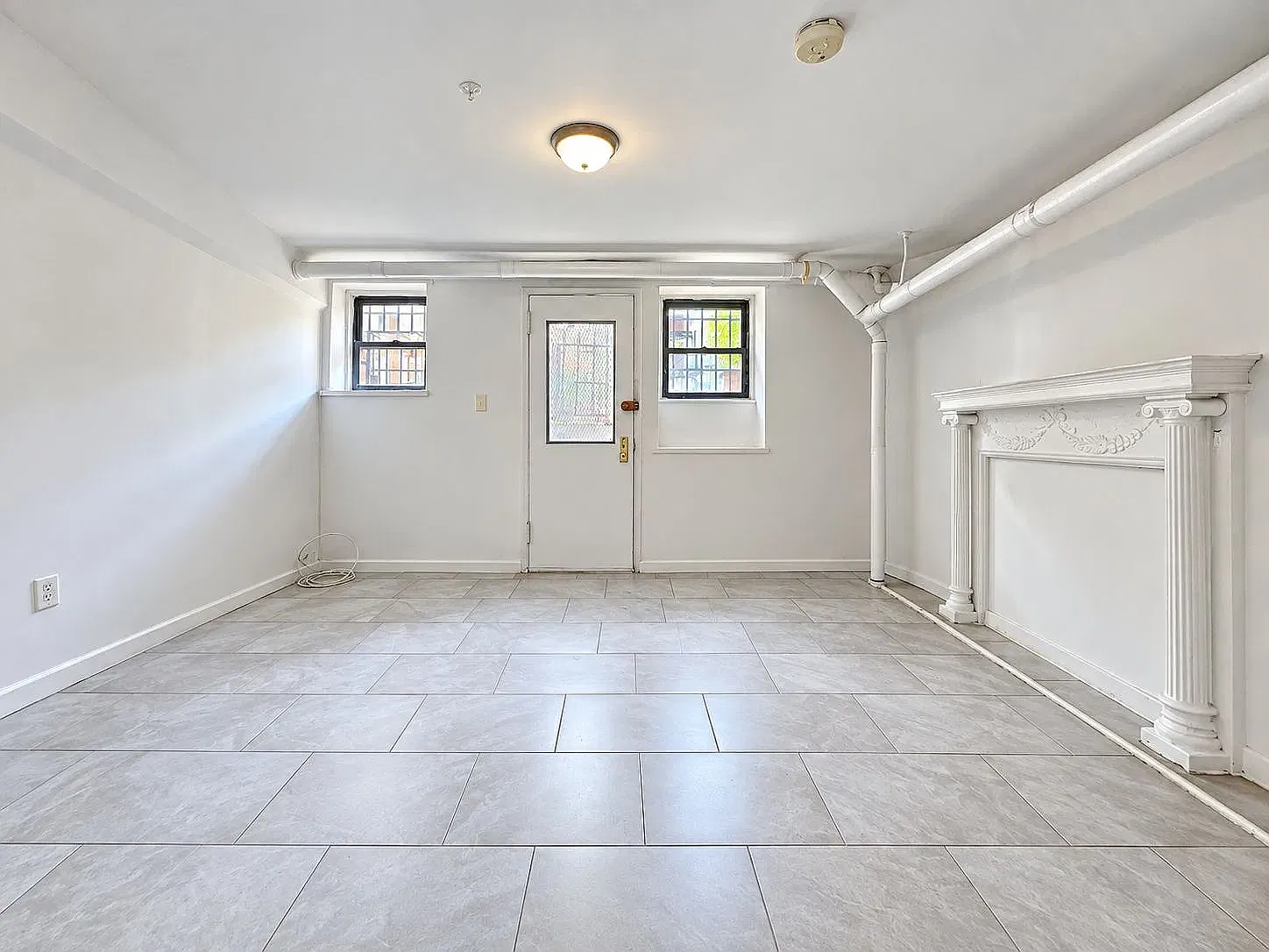 574 Jefferson Ave — Photo 3