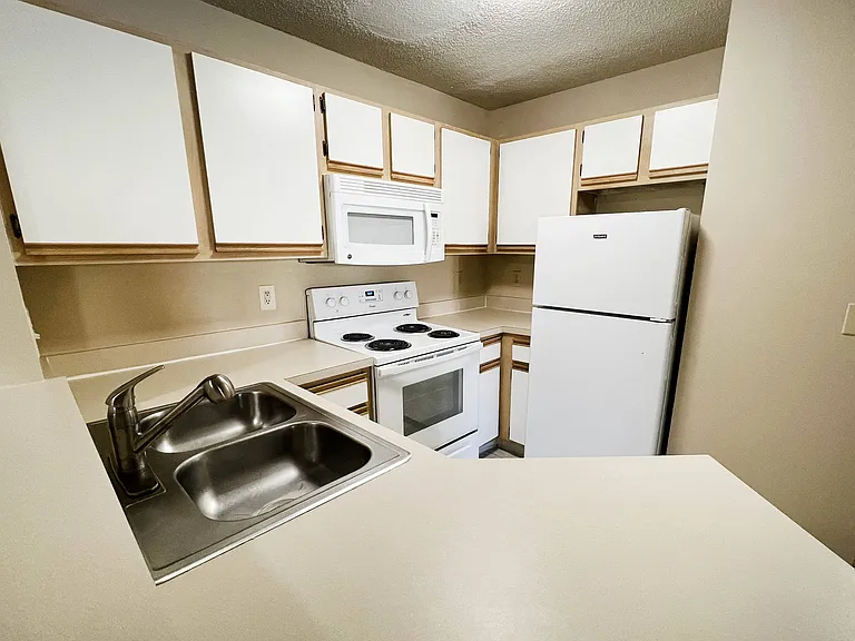 Eagle Crest Apartments — Photo 58