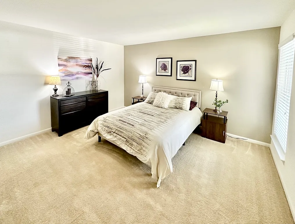 Windsor Lake Apartments — Photo 4