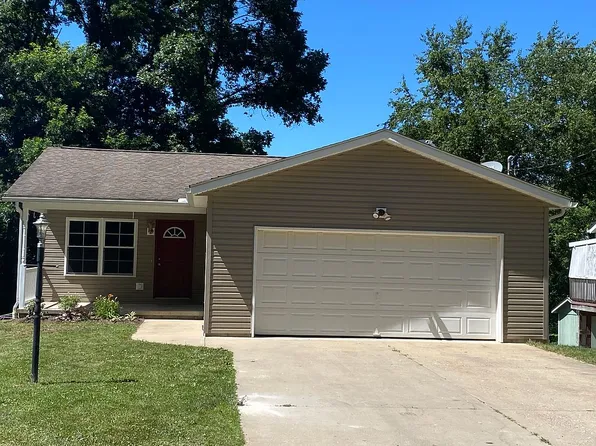 221 Railroad St, Barnesville, OH 43713