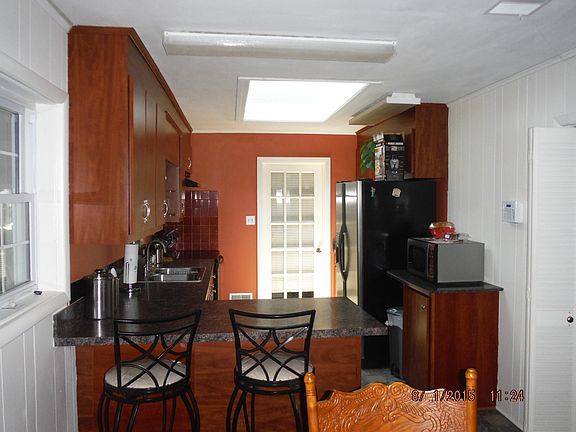 3rd image of 853 Hillcrest Ave