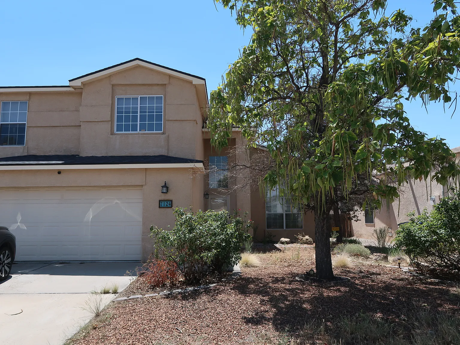 4 bed, 2.5 bath, 2356 sqft, $1,950 — Photo 2