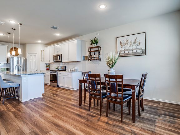 5th image of 809 Indigo Rd