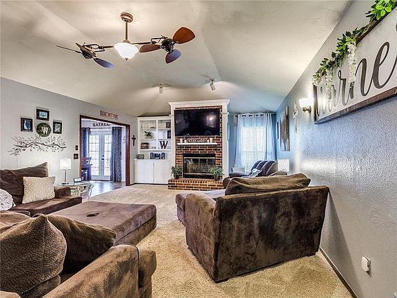 2nd image of 308 Conestoga Dr