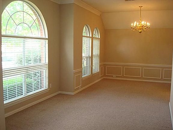 2nd image of 4708 Lawrence Ln