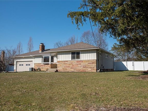 2nd image of 18648 Meadow Ln