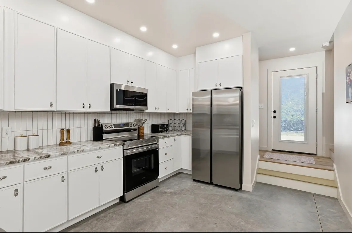 2 bed, 2.5 bath, 1190 sqft, $1,800 — Photo 2