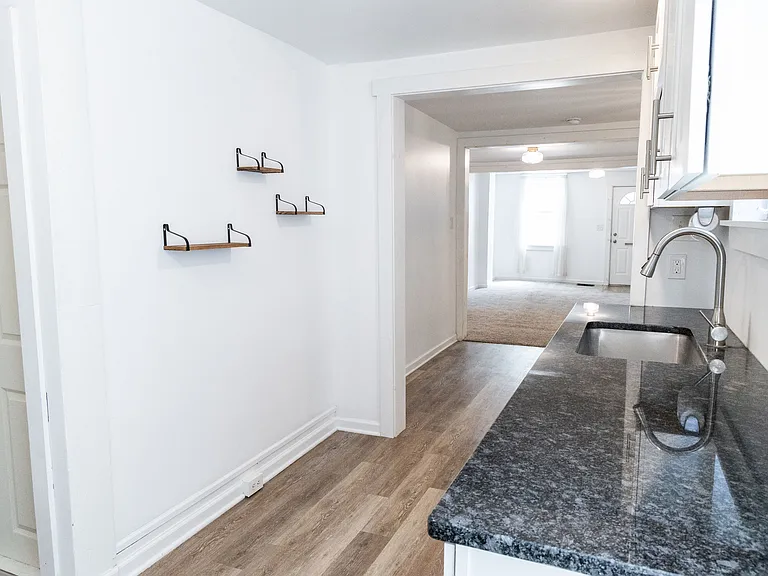 303 E Main St — Photo 9
