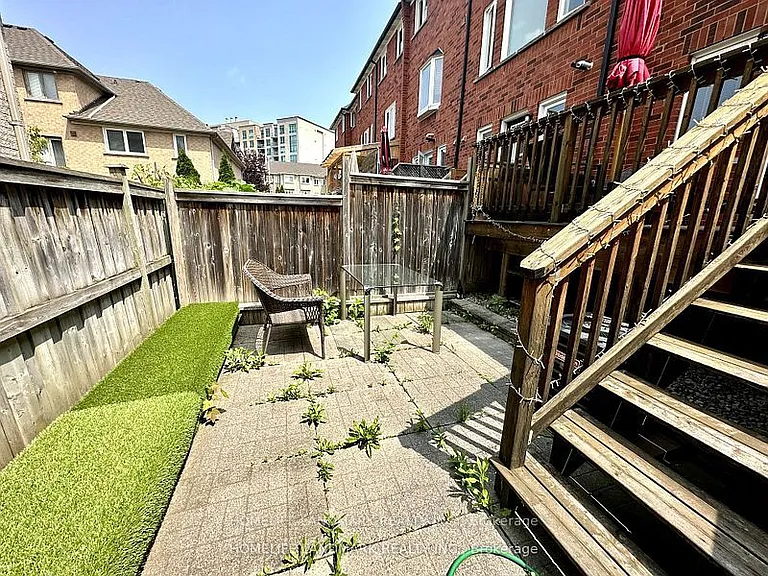 52 Beresford Dr — Photo 17