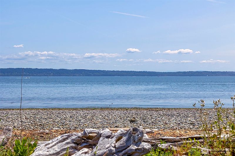 5th image of 20818 President Point Road NE