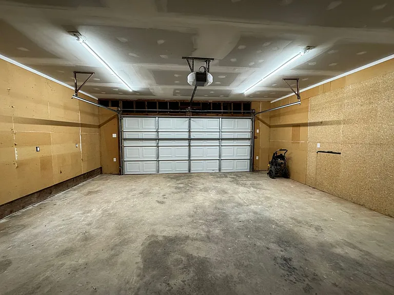 1002 S Main St — Photo 14
