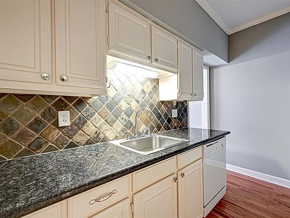 3rd image of 2400 N Braeswood Blvd #258