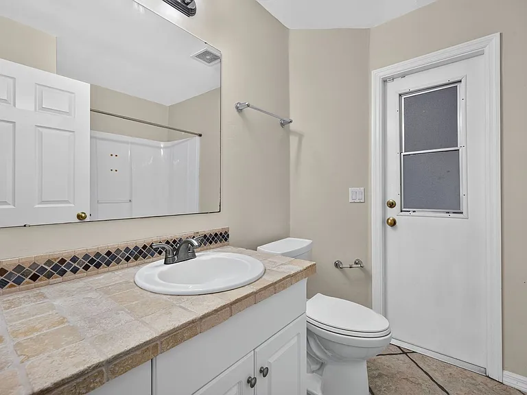 1632 SW 43rd Ter #202 — Photo 18