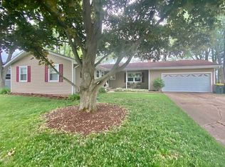 380 N Silverleaf Blvd, Carol Stream, IL 60188