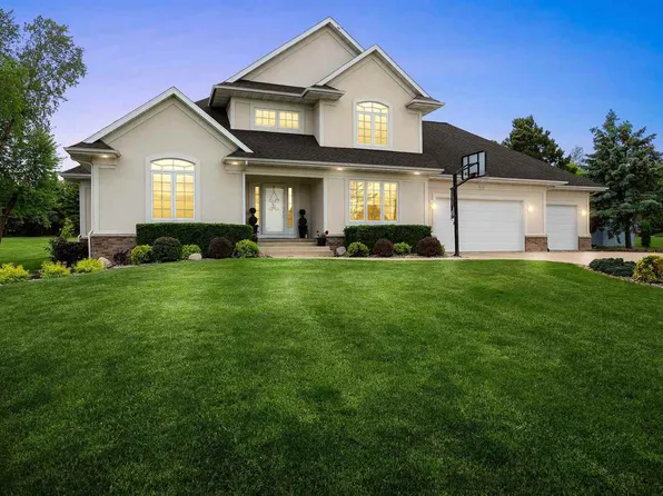 5857 Wells Ln, Cedar Rapids, IA 52411