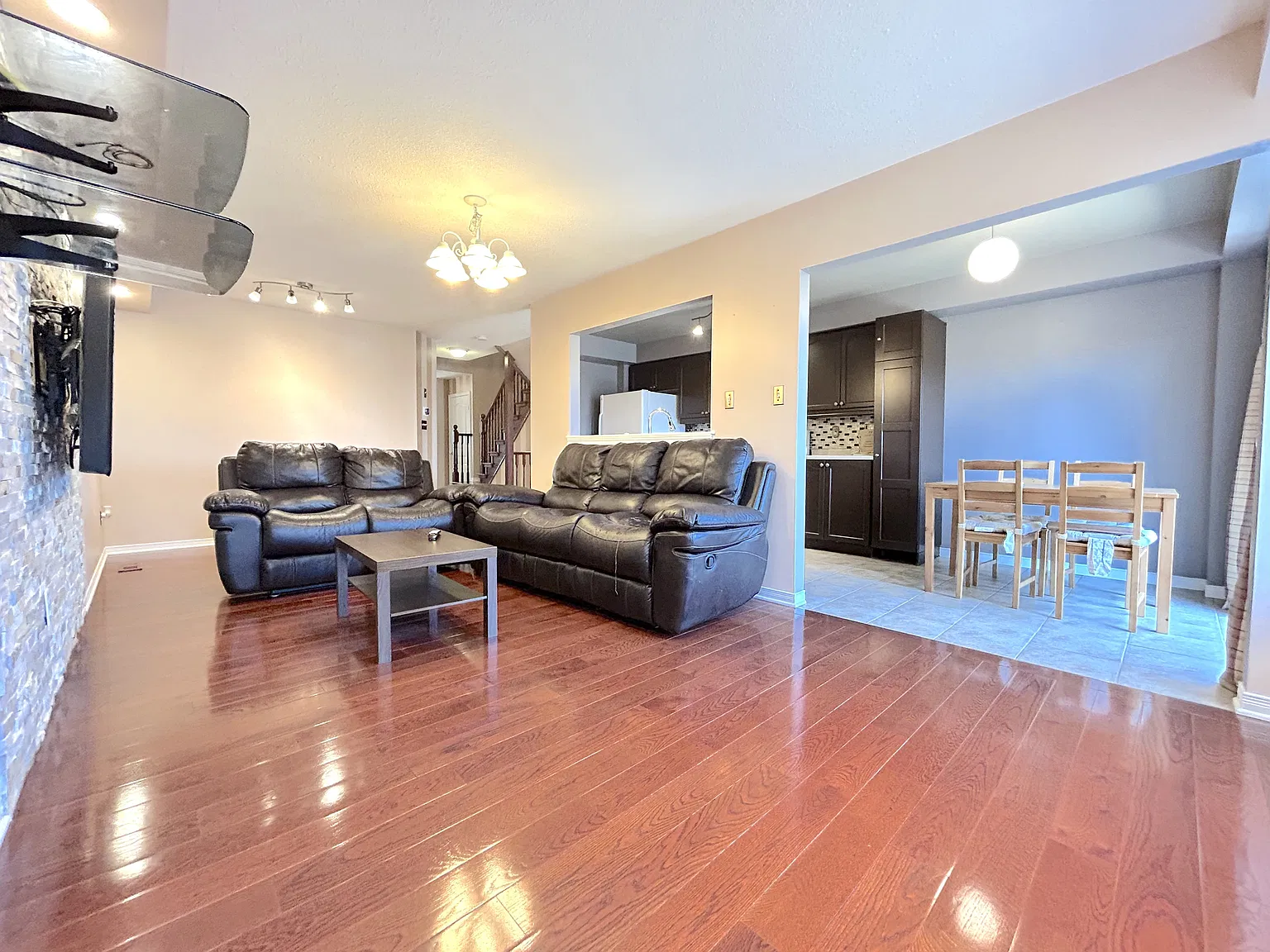 3 bed, 3.5 bath, 2000 sqft, $3,200 — Photo 3