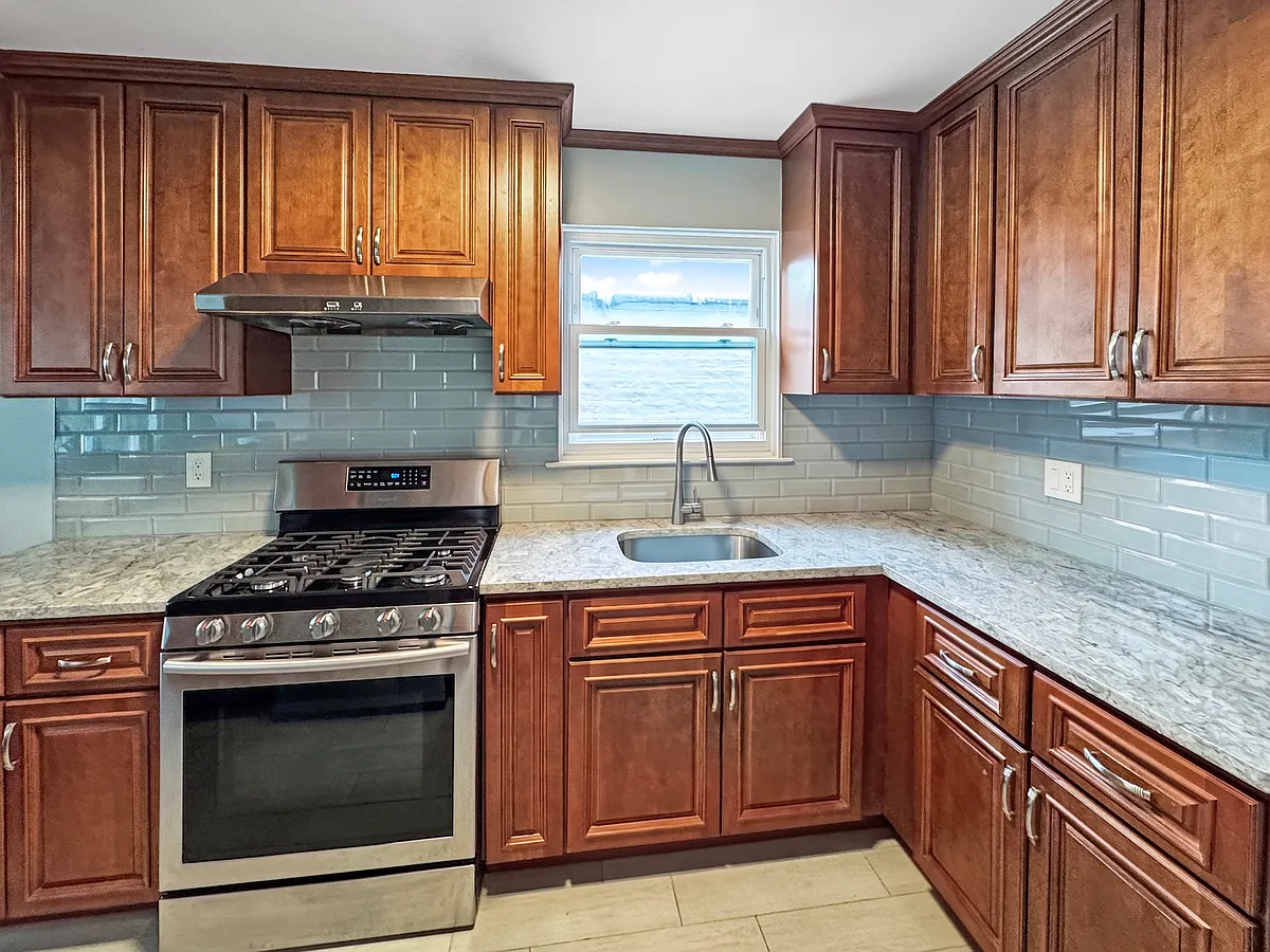 Building Photo - 28-33 47th St #3