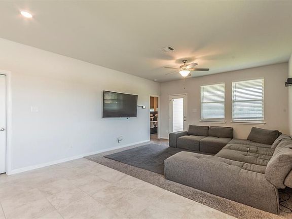 4th image of 17326 Alturas Ave