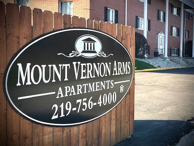 Mount Vernon Arms Apartments — Photo 9