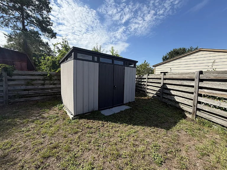 708 Woods Ct — Photo 8