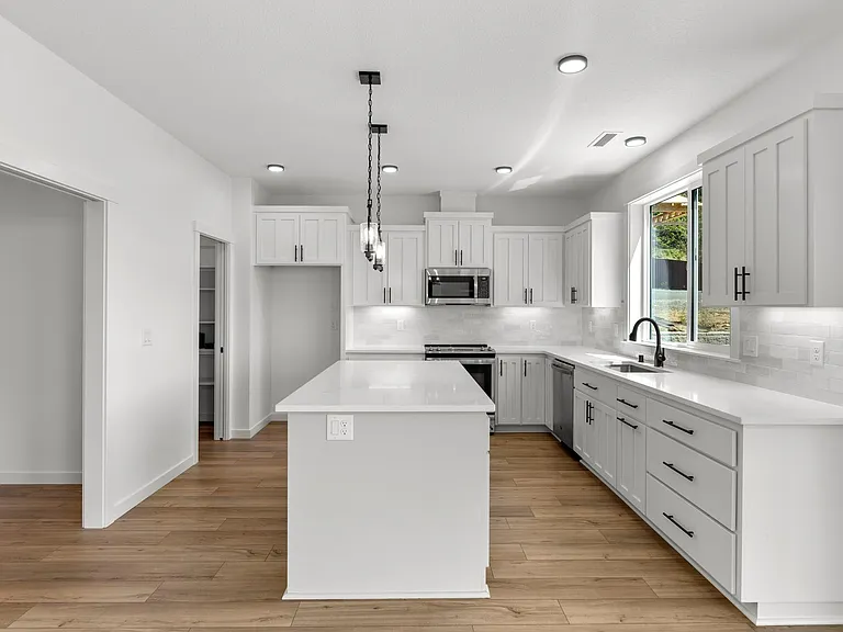1513 W 14th Ave — Photo 10