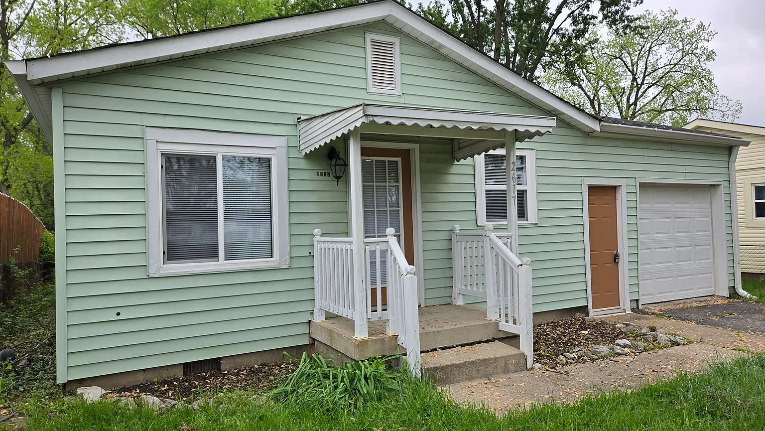 2617 Woodrow Ave photo 1