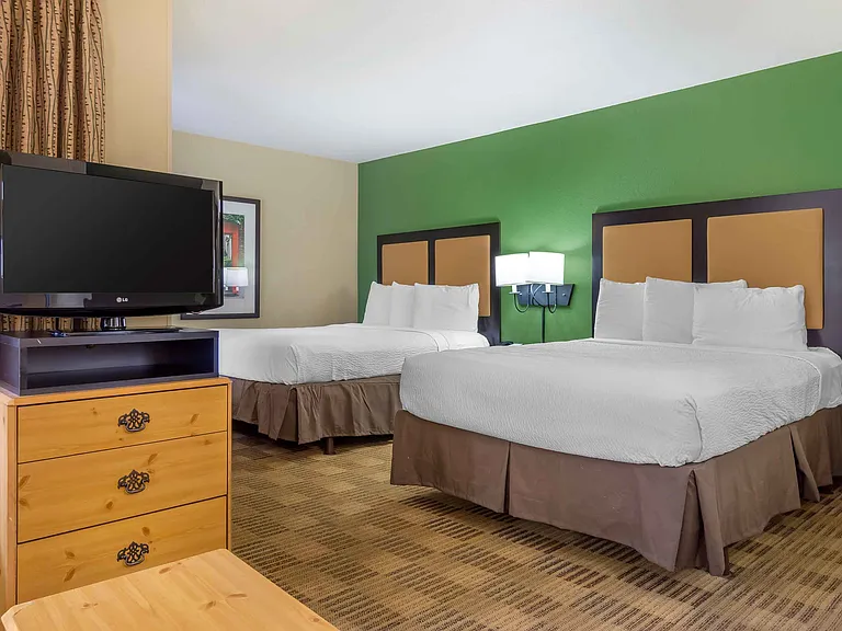 Deluxe Studio - 2 Queen Beds