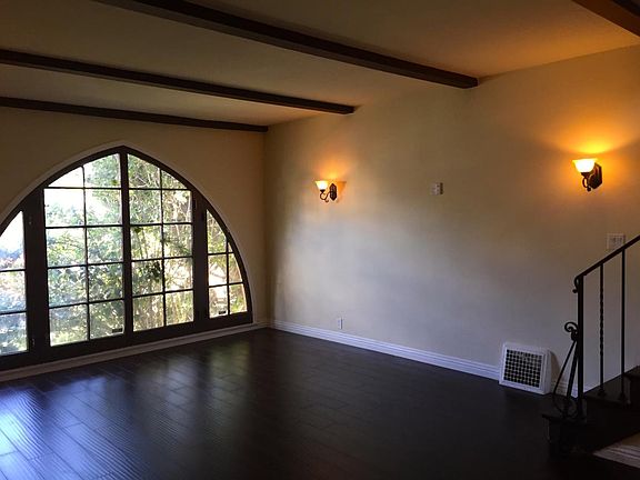 3rd image of 7427 Oakwood Ave