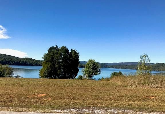 5th image of Pointe Vista Dr