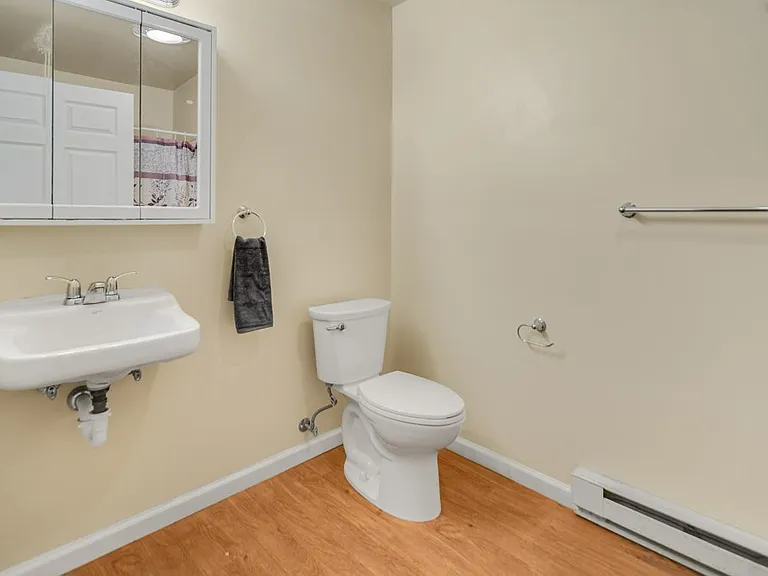 602 W Seneca St — Photo 5