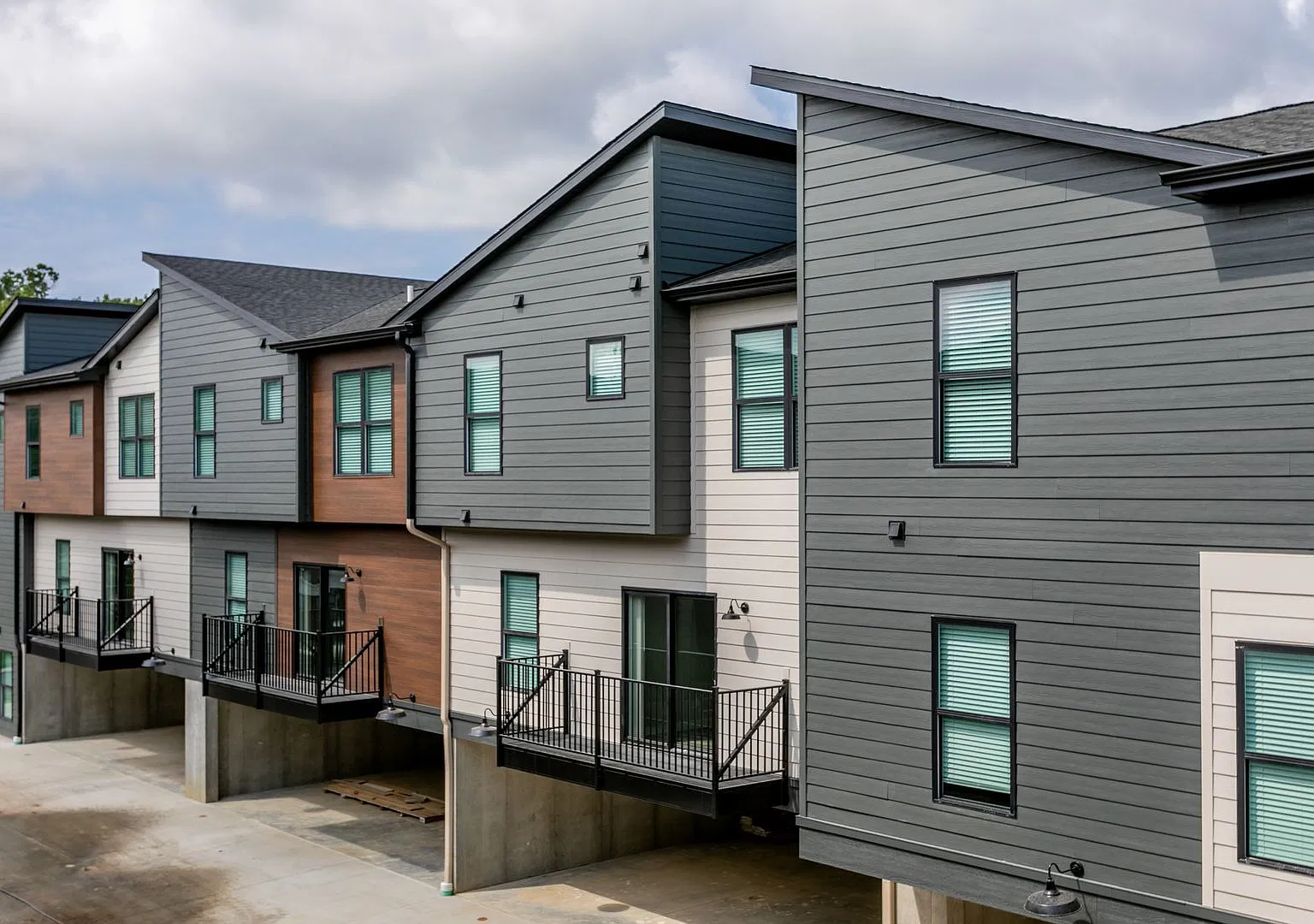 1617 University Townhomes — Photo 3