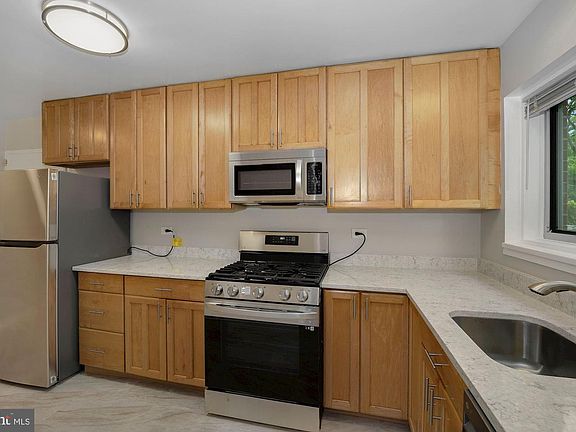 4th image of 10650 Weymouth St #W1