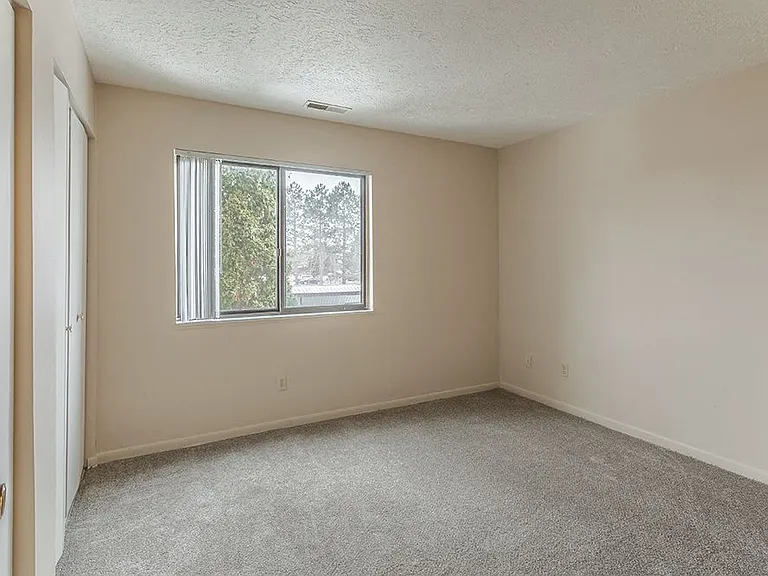 Delta Square Apartments - Lansing, MI — Photo 26