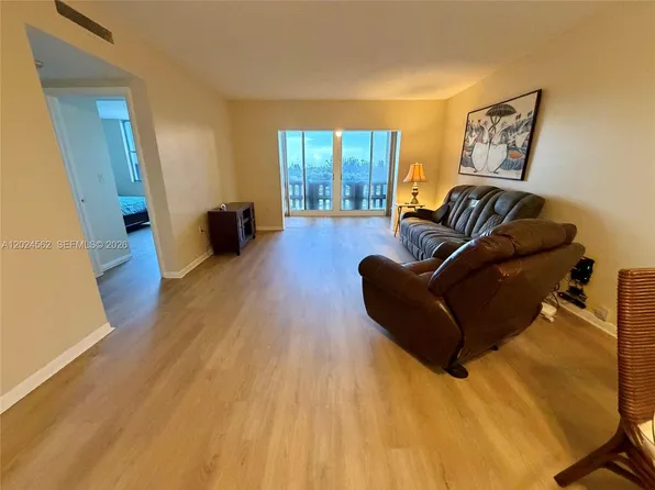 4001 Hillcrest Dr APT 609, Hollywood, FL 33021