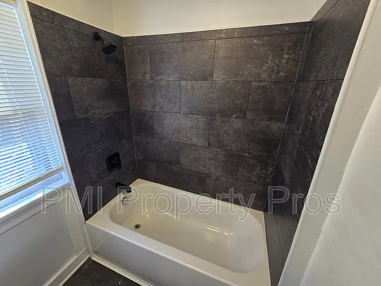2509A N Buffum St — Photo 7